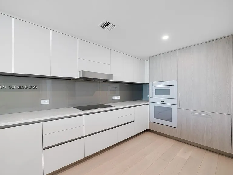 9221 E Bay Harbor Dr #610 — Photo 6