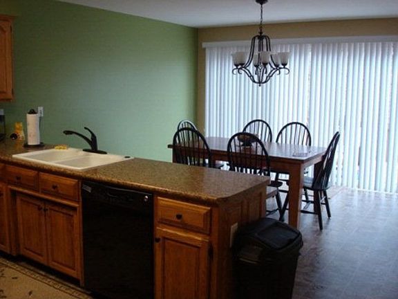 3rd image of 154 Meadow View Ln