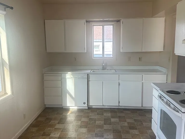 515 Jensen St — Photo 9