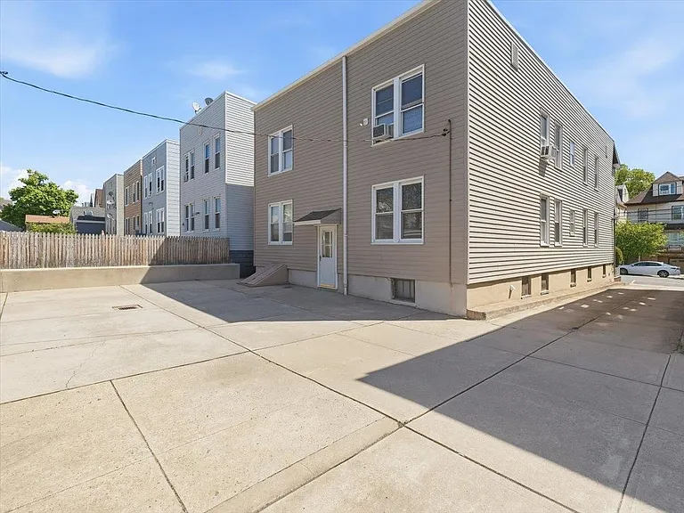 73 Newman Ave #4 — Photo 5