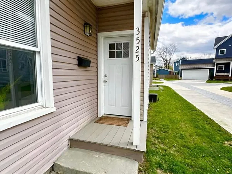 3525 Siam Ave — Photo 36