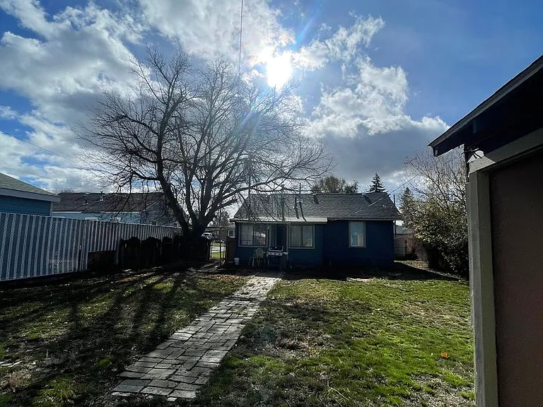 2409 Applegate Ave — Photo 15