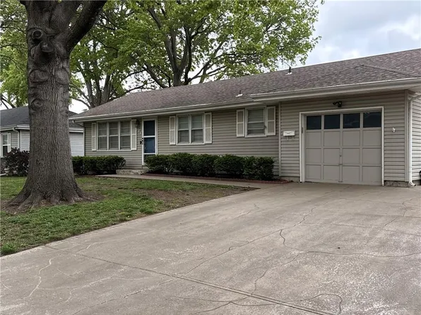 504 N Curtis St, Olathe, KS 66061