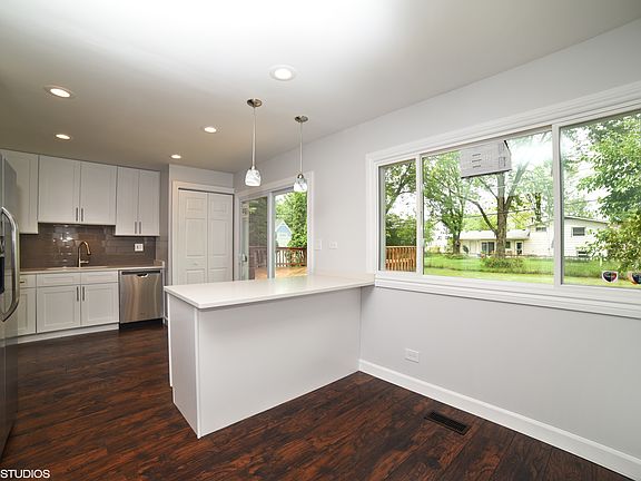 5th image of 7068 Meadowbrook Ln