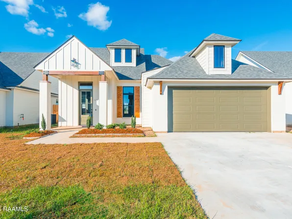 135 Lakes Edge Dr, Broussard, LA 70518