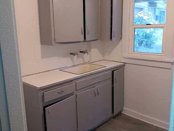 3rd image of 1305 E 1st St #10