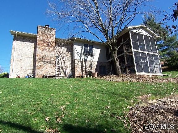 4th image of 28 N Hills Dr