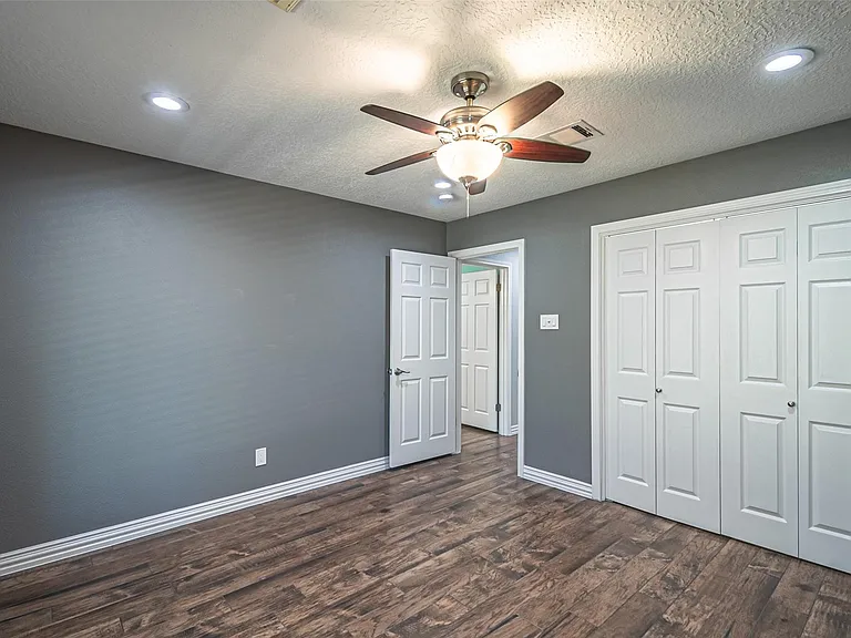 17615 Swansbury Dr — Photo 40
