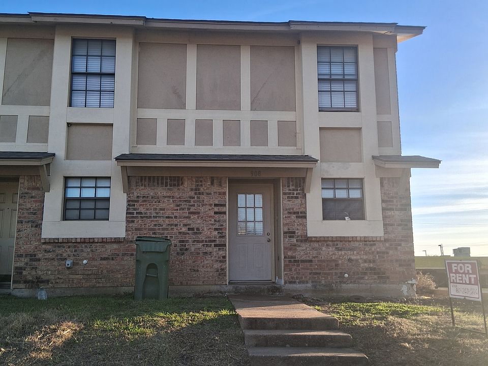1st image of 908 Southmoor Dr #3