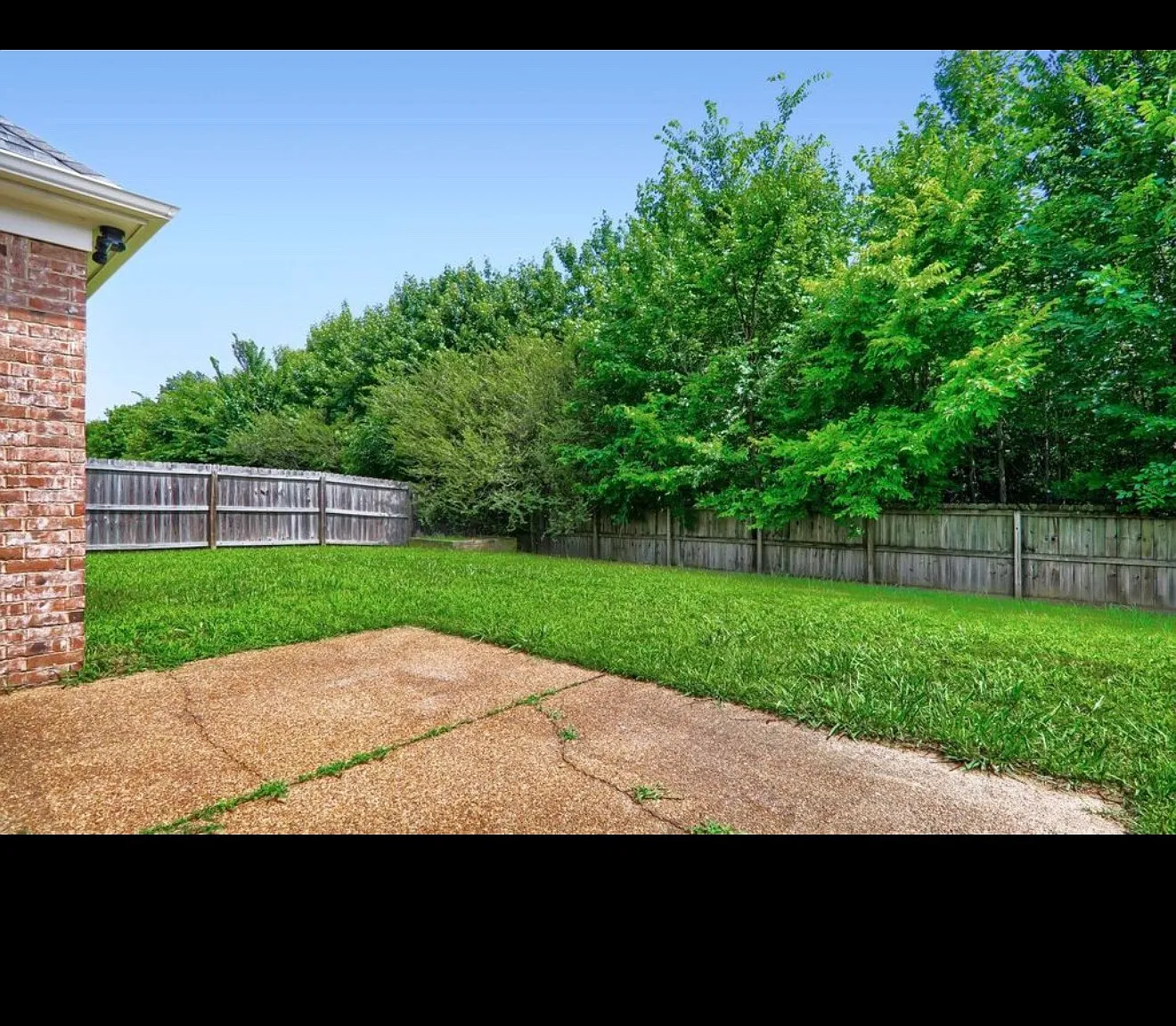 4 bed, 2299 sqft, $2,500 — Photo 4
