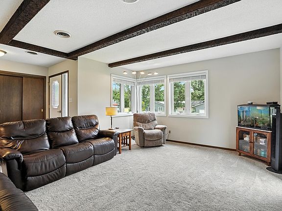 5th image of 546 Westwood Dr