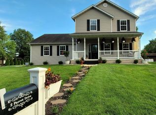 2 Parrot Dr, Highland, IL 62249