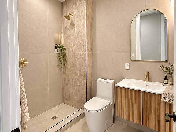 5th image of 1600 Fulton St #7M
