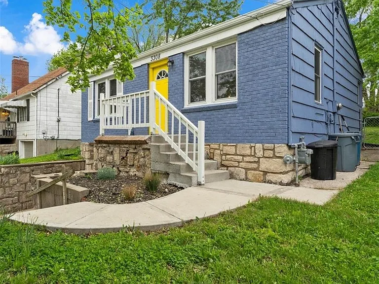 3308 Wood Ave — Photo 2