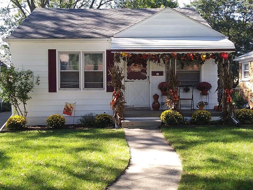 1st image of 21361 Audette St