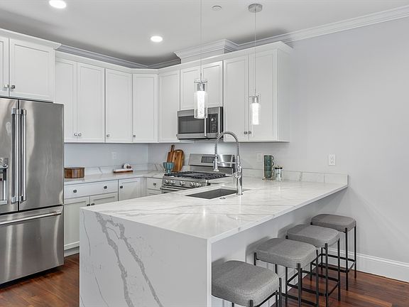 5th image of 87 Medford St #504