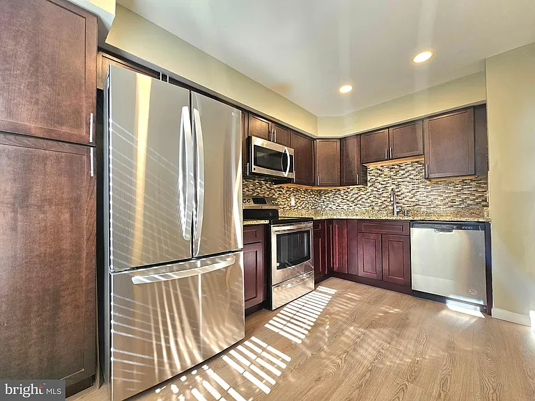 7664 Northern Oaks Ct — Photo 4