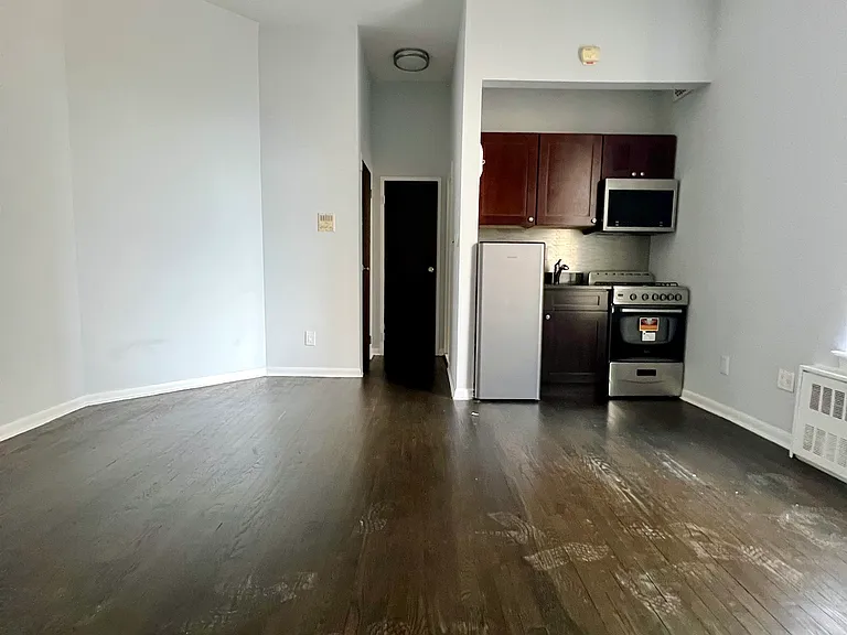 329 W 101st St #F6 — Photo 2
