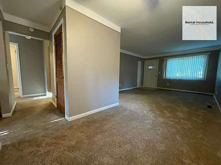 4471 Croissant St — Photo 2