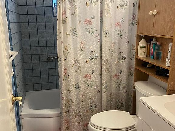 5th image of 542 E Washington Ave #2