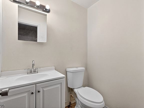 4th image of 216-218 New St #A
