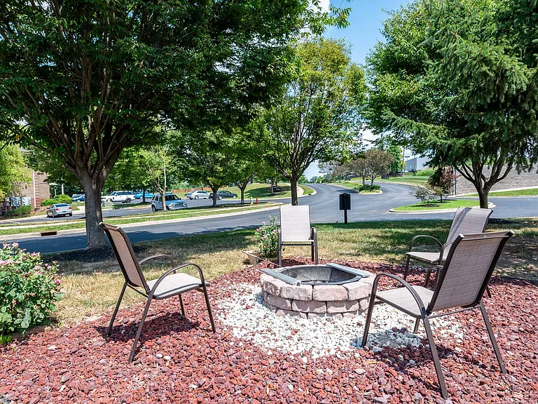 Blankenbaker Crossings Apartment Homes — Photo 14