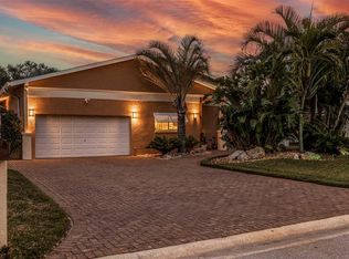 10206 3rd St E, Treasure Island, FL 33706
