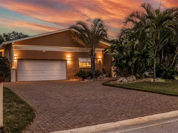 10206 3rd St E, Treasure Island, FL 33706
