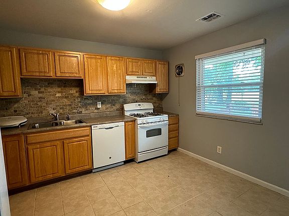 4th image of 273 Nelson Ln