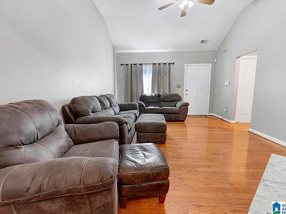 4th image of 3081 Summit Ln