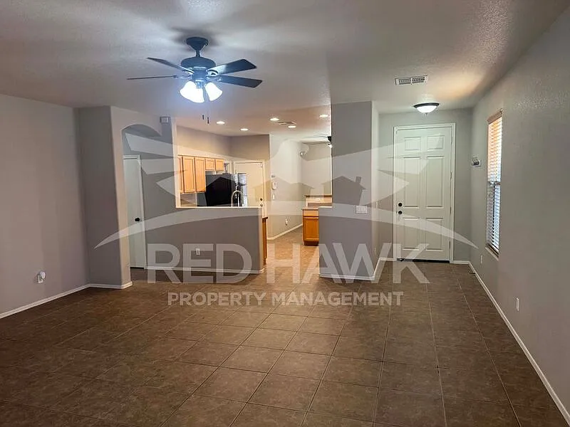 3 bed, 2.0 bath, 1674 sqft, $1,795 — Photo 3