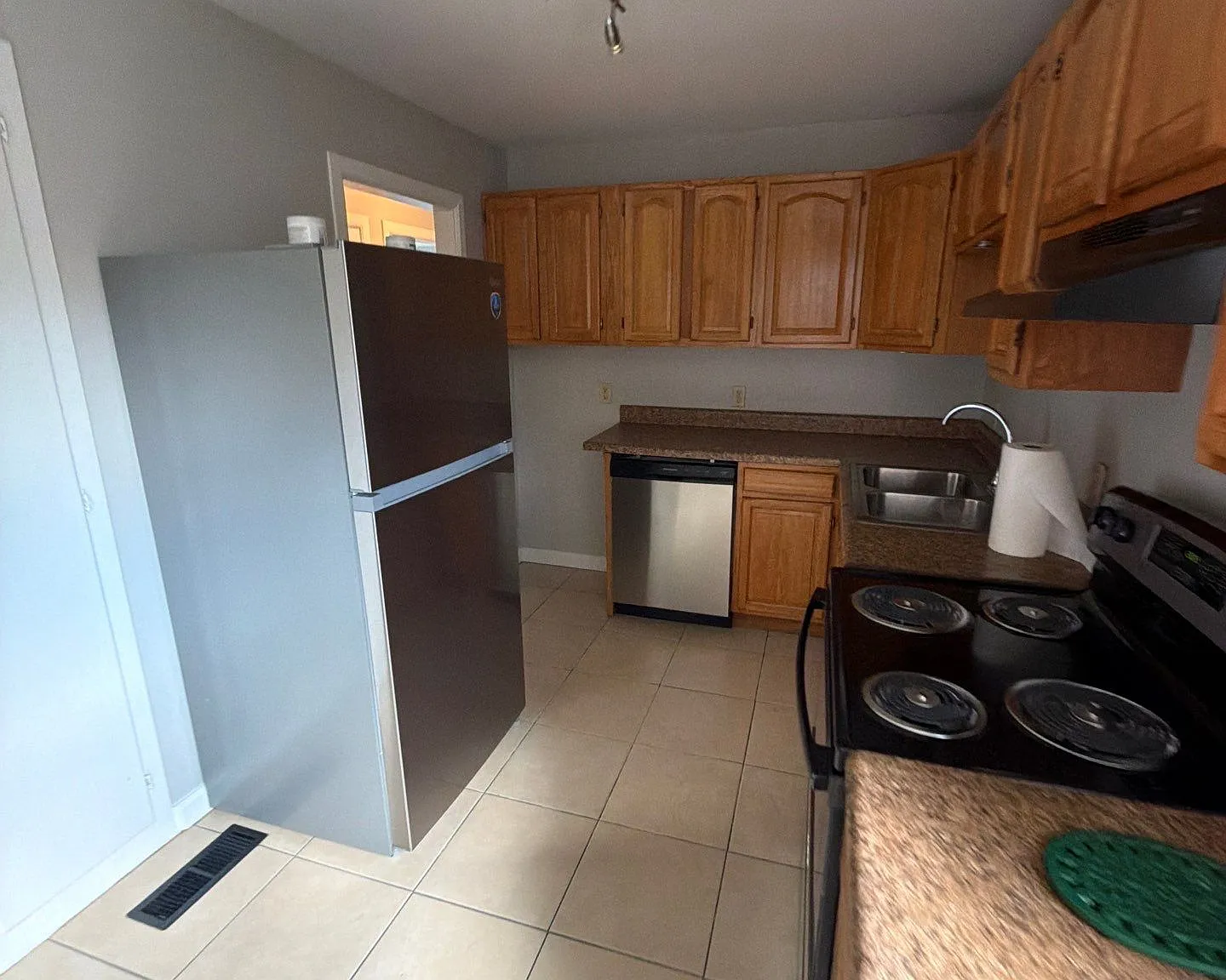 3 bed, 2160 sqft, $1,800 — Photo 4