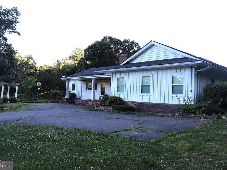 35065 Charles Town Pike — Photo 24