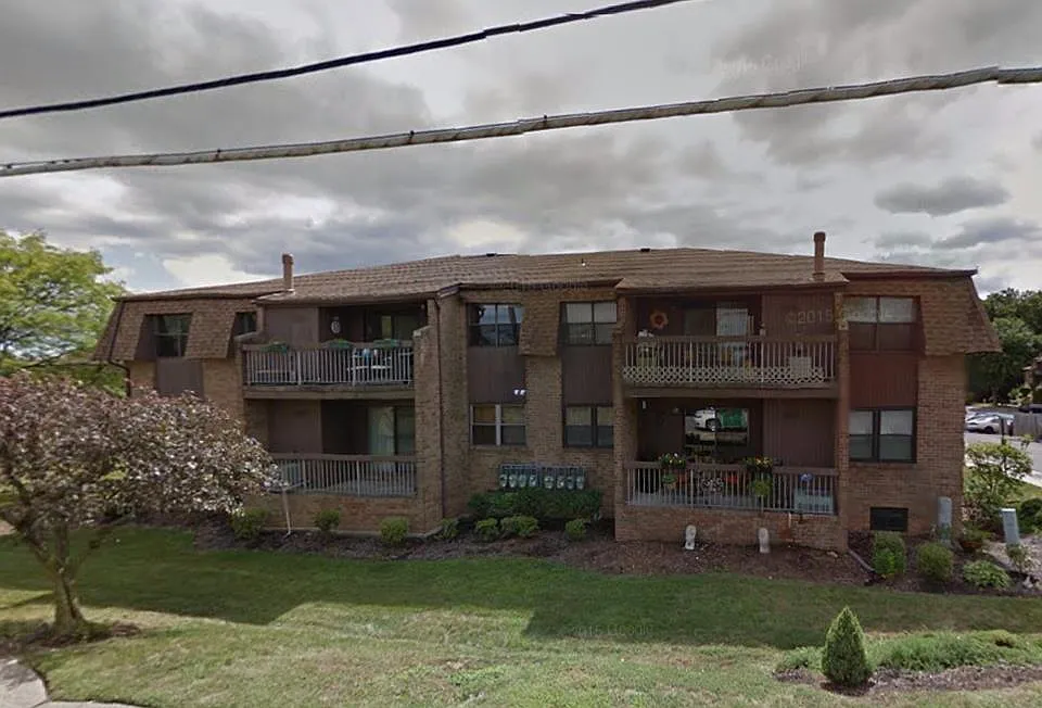 523 Sharon Ct #1F