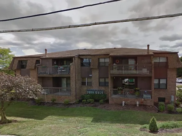 523 Sharon Ct #1F, Woodbridge, NJ 07095