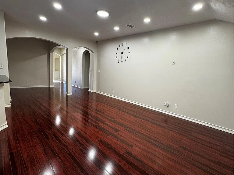 9311 Camelia Crest Ln — Photo 15