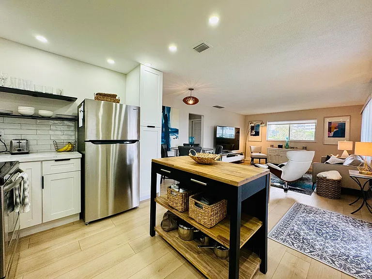 3201 NE 29th St #308 — Photo 11