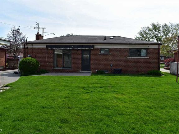 3rd image of 31555 Louise Dr