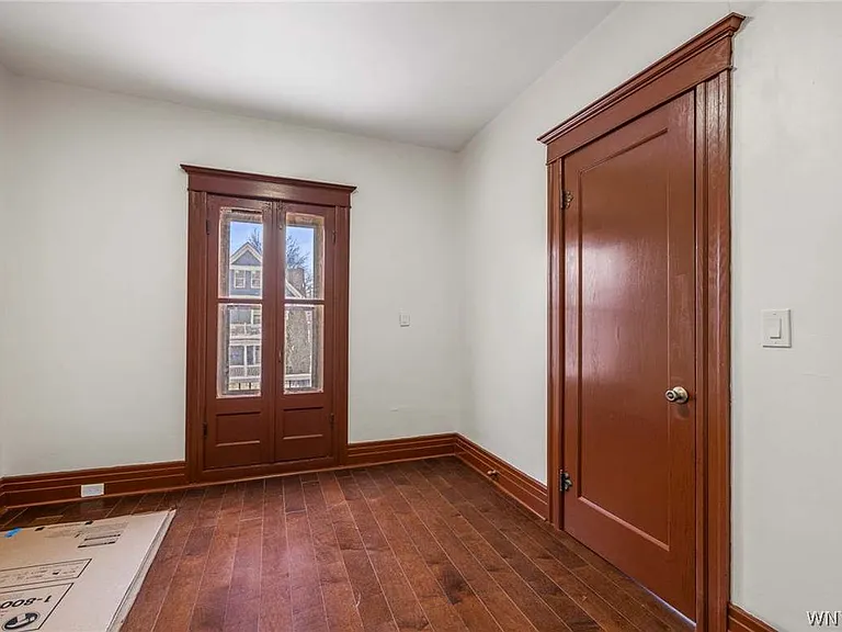 189 Hughes Ave — Photo 15