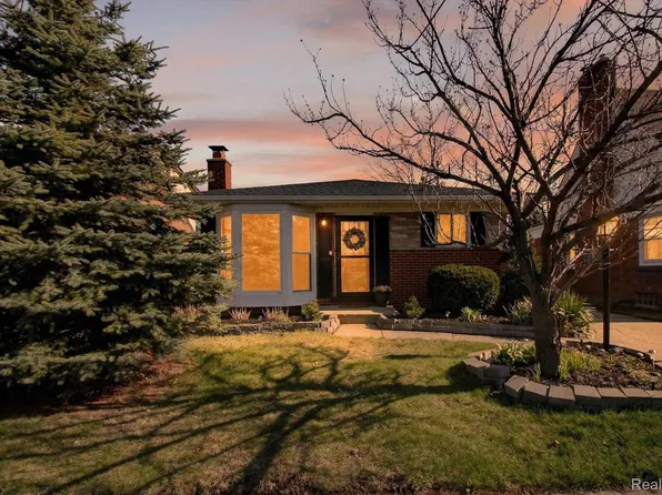 15720 Regina Ave, Allen Park, MI 48101