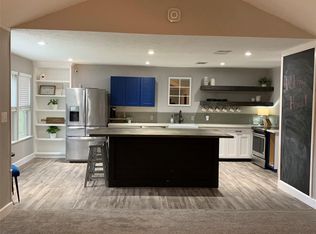 224 E Castle Harbour Dr, Friendswood, TX 77546