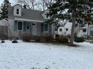 22021 Ridgeway St, Saint Clair Shores, MI 48080