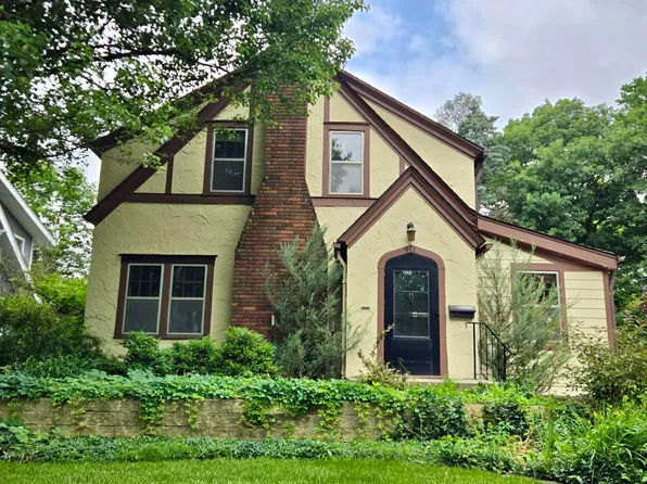 911 Ridgewood Ave, Ames, IA 50010