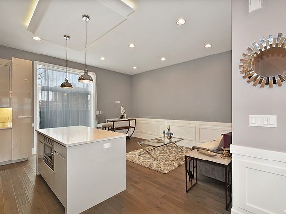 3rd image of 4306B S Drexel Blvd