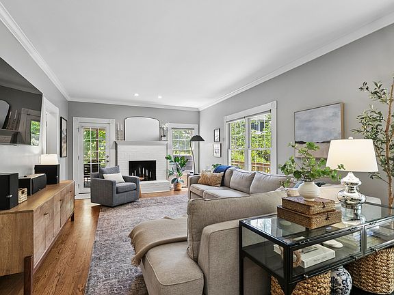3rd image of 670 Williamsburg Ave