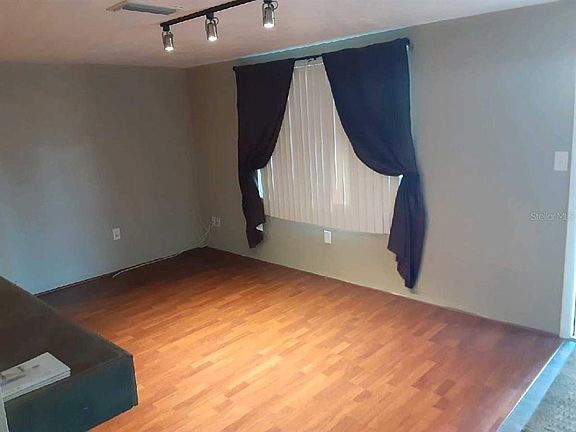 4th image of 2111 Hess Dr