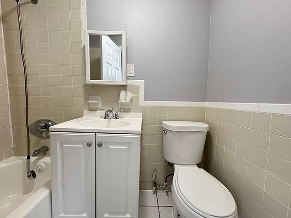 5th image of 96 Stevens Ave APT 1