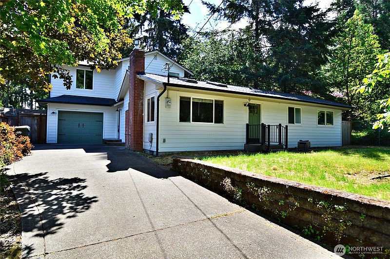 2nd image of 4830 Beverly Drive NE