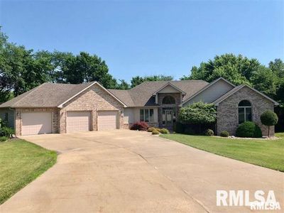325 Hillcrest Dr, Macomb, IL, 61455