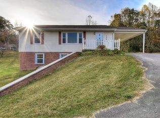 126 Lilley Ln, Johnson City, TN 37604
